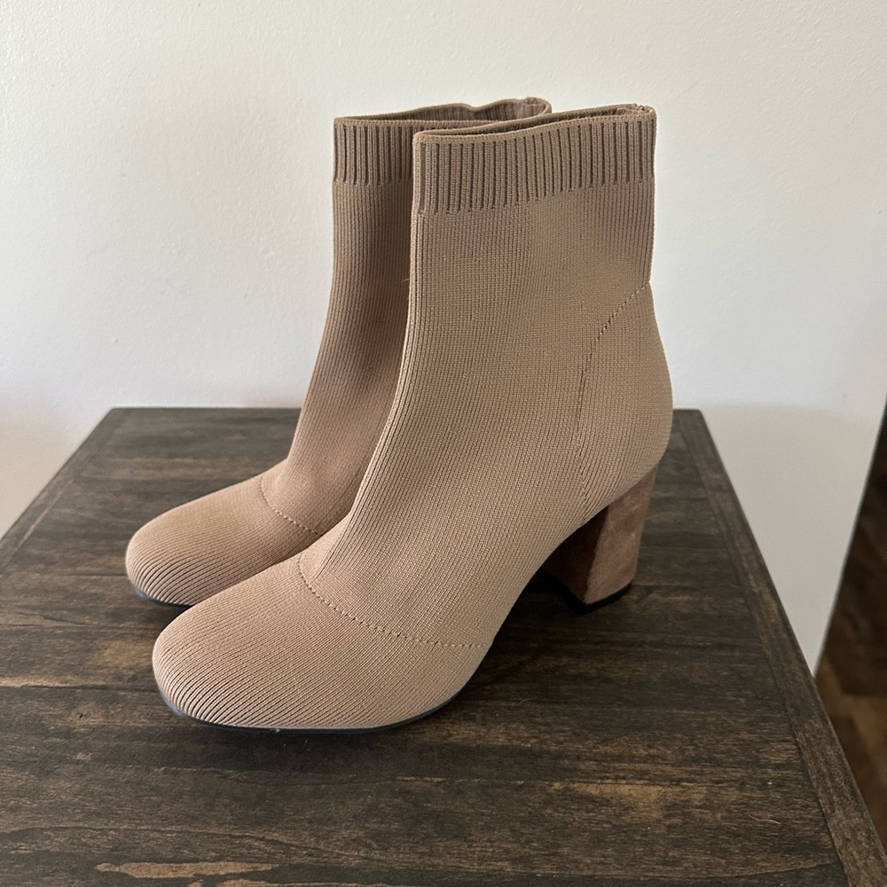 Mia brand stretchy Tan Ankle Boots Size 6 1/2